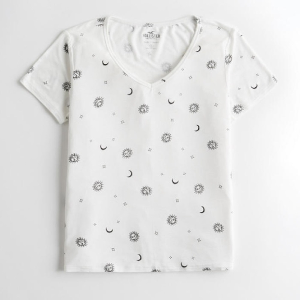 NWOT HOLLISTER MUST HAVE COLLECTION EASY T-SHIRT